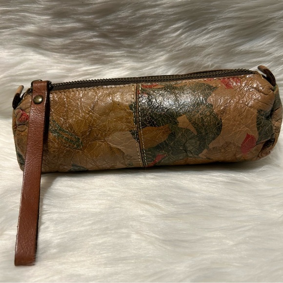 Patricia Nash Handbags - Patricia Nash Isla Oblong Italian Leather Floral Patterned Leather Wristlet